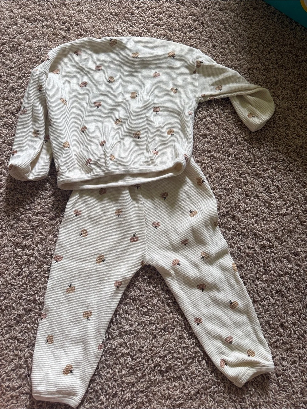Quincy Mae Cream Waffle-Knit Pajama Set with Pumpkin Print